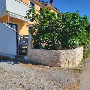 apartment-paola-malinska.primorje-gorskikotar.com/